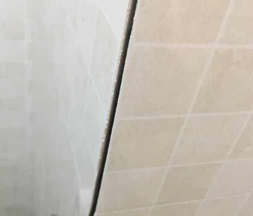 曲周瓷砖空鼓维修公司分享阳台瓷砖脱落的修复过程可以分为以下几个步骤